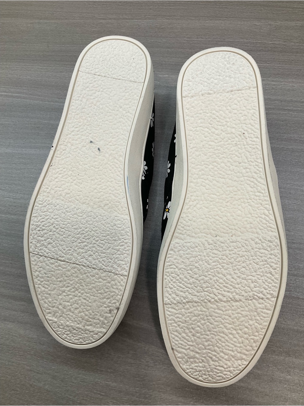 NWOT OLD NAVY CANVAS DAISY SLIP ON SNEAKERS - Picture 5 of 7